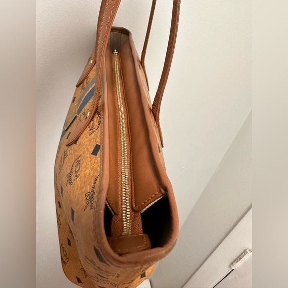 MCM Médium size Tote - Picture 4 of 10